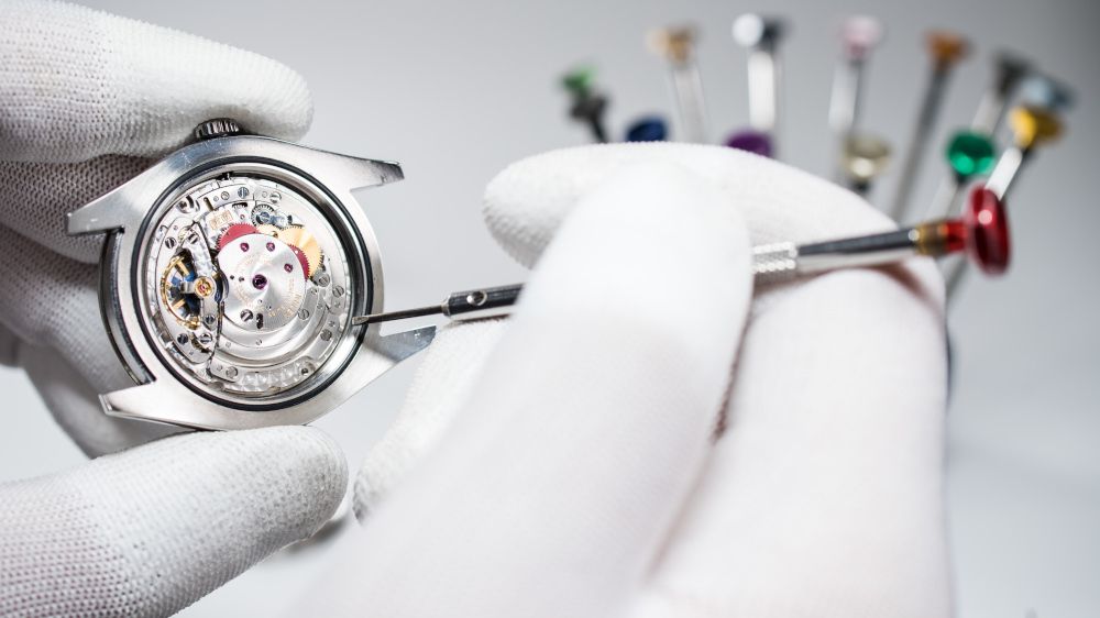 Laboratorio orologeria - Tecnici specializzati Rolex, Tudor, Cartier e Boume et Mercier specializzati per riparazione orologi di lusso - Listino prezzi Revisione Rolex 