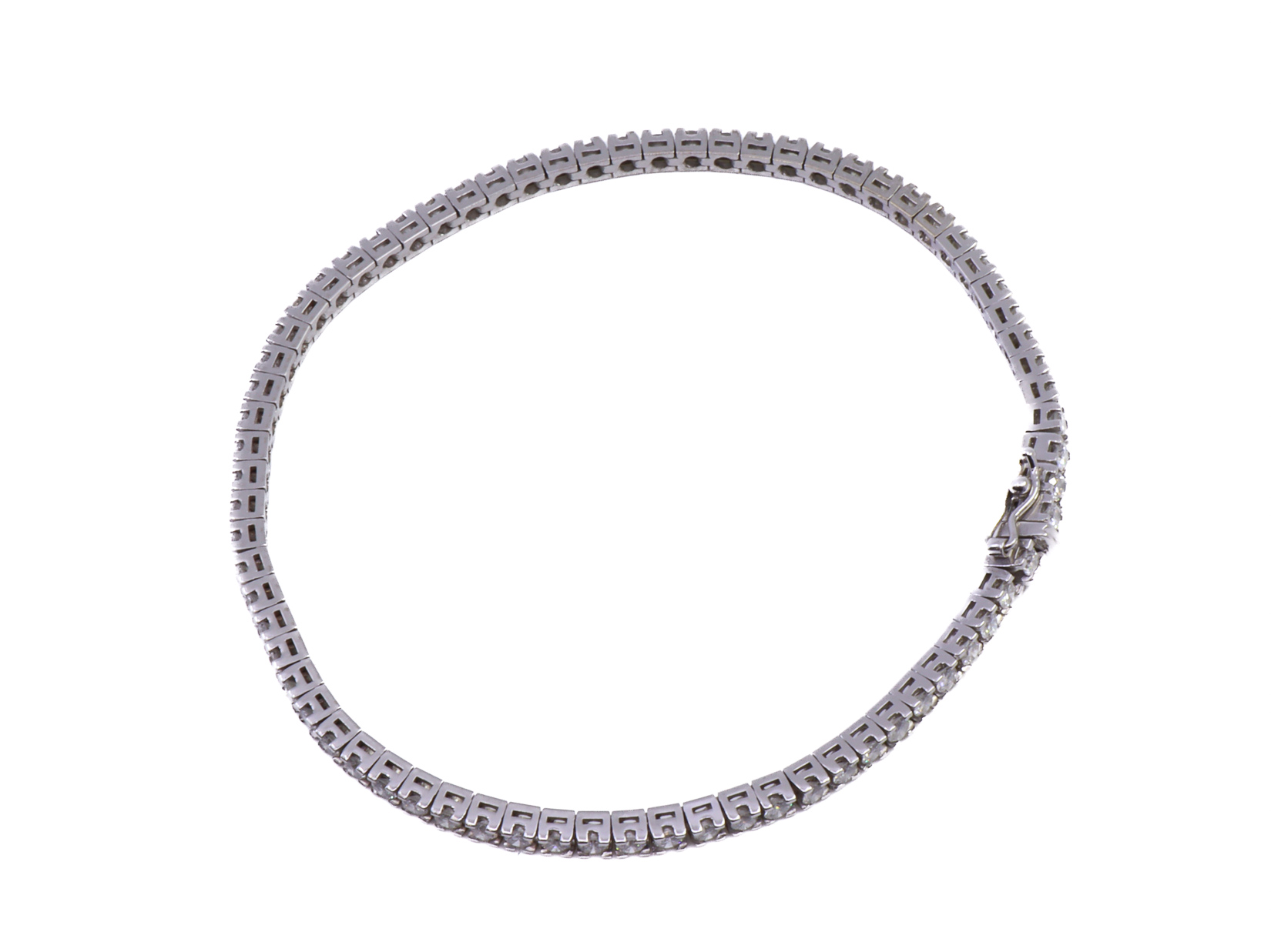 Bracciale tennis in oro bianco a titolo 750/°°° (18 carati) di grammi 11.10 con dei diamanti naturali per un totale di 2.90 carati