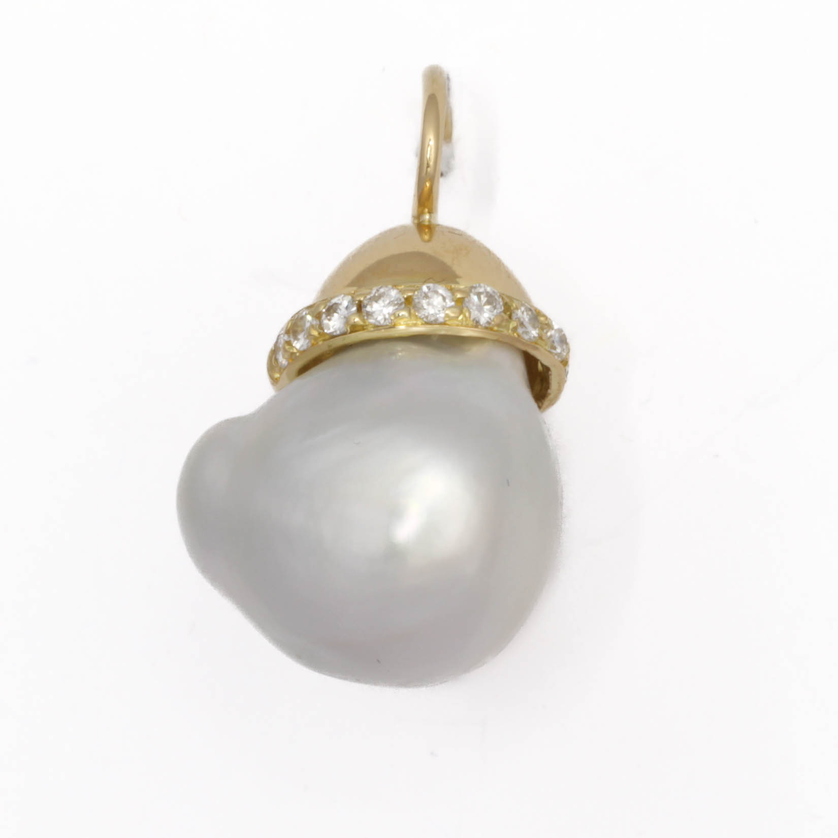 Orecchini in oro giallo 18 kt. con perle barocche e brillanti.