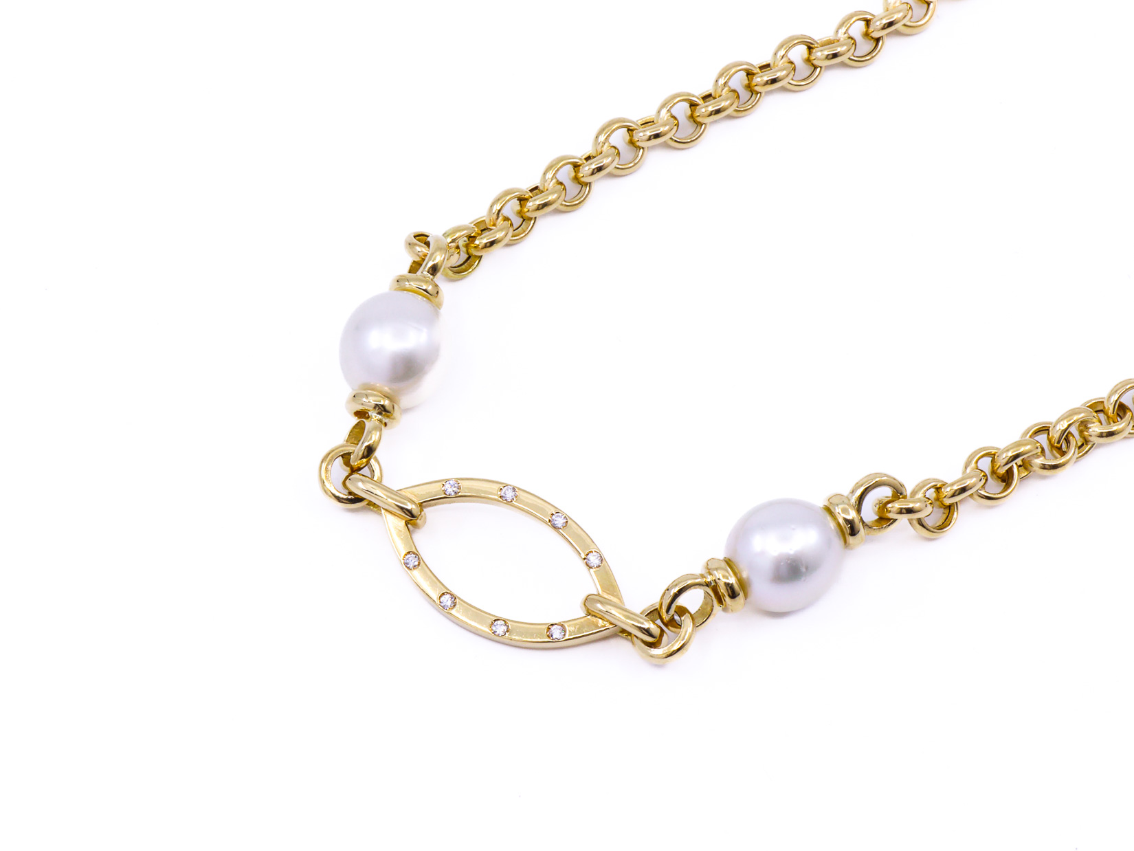 Girocollo con 2 perle naturali, piccoli brillanti, catena in oro giallo 18kt, peso lordo gr.26 titolo 750/ooo