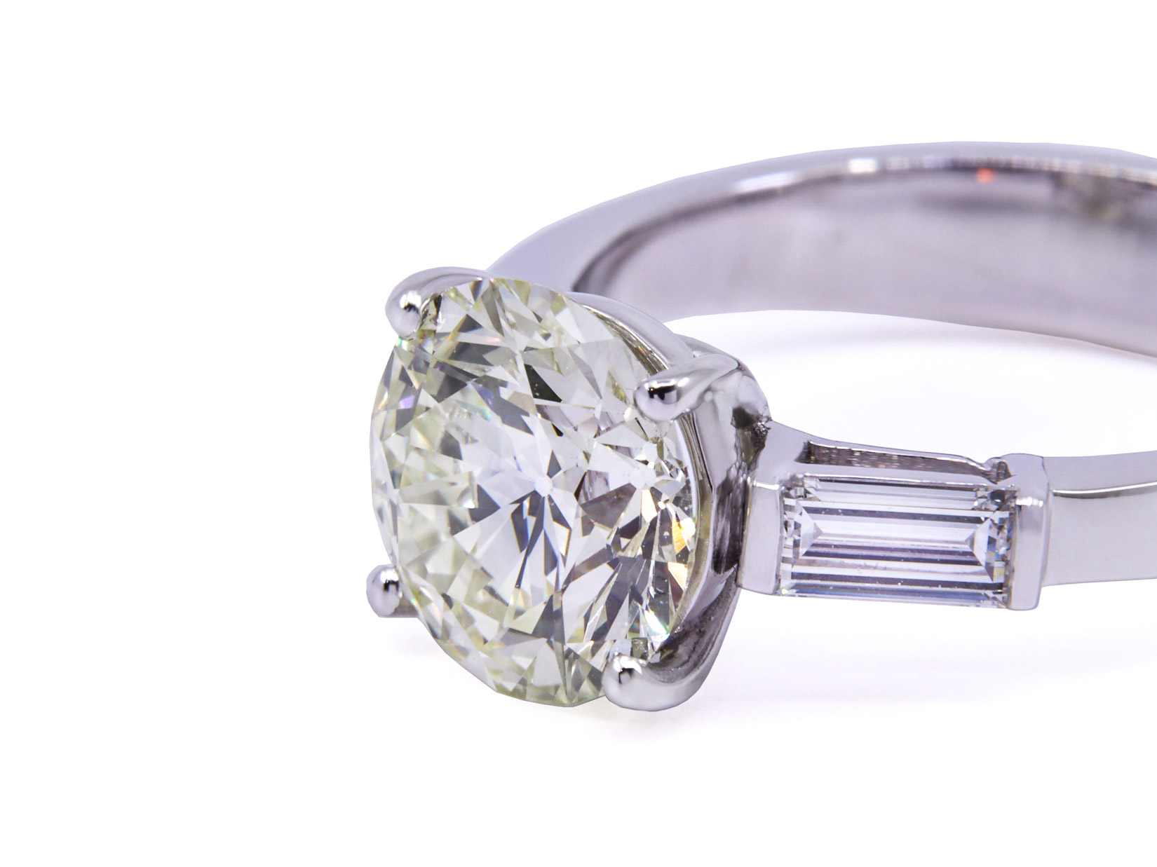 Anello con Brillante Naturale circa ct 3.00 taglio antico oro 18kt 