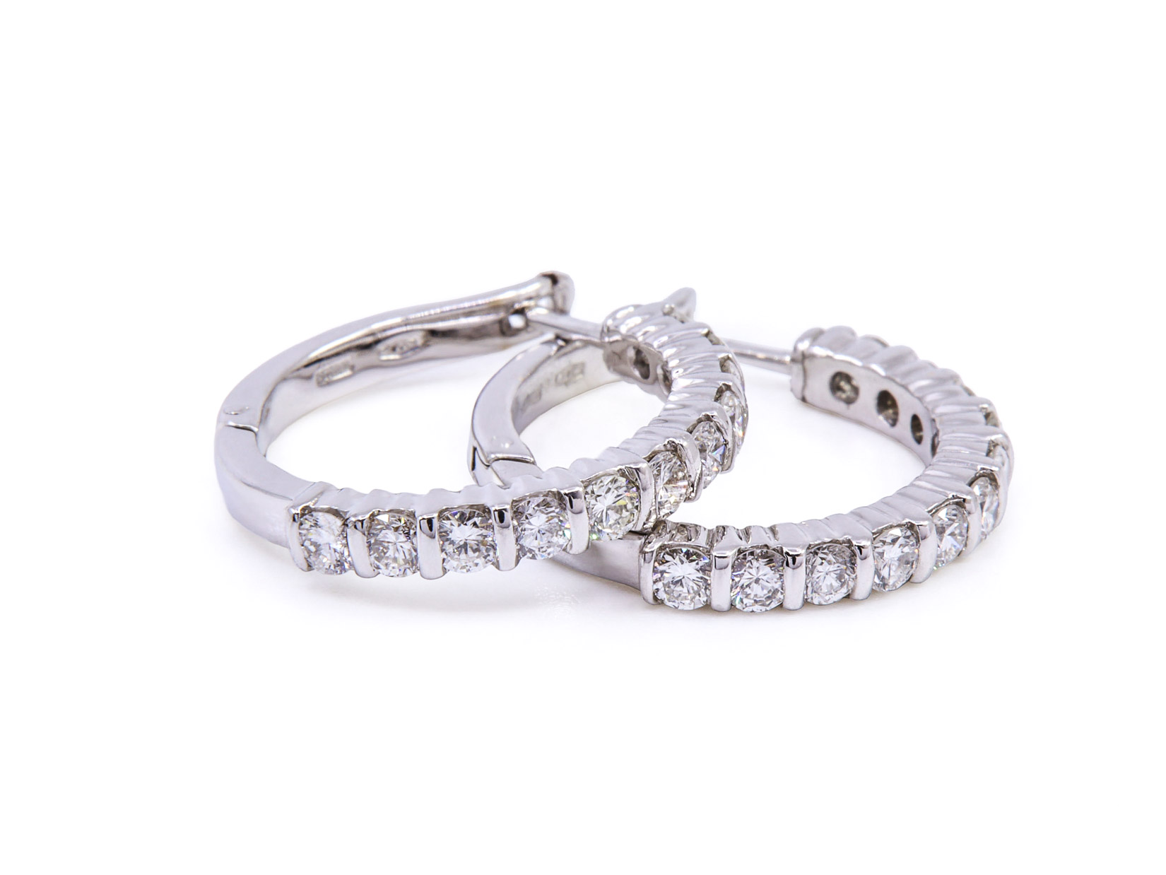 Orecchini Cerchio in oro bianco 18 kt, gr. 7,00, diametro 20 mm, brillanti 1,5 ct F/G VVS