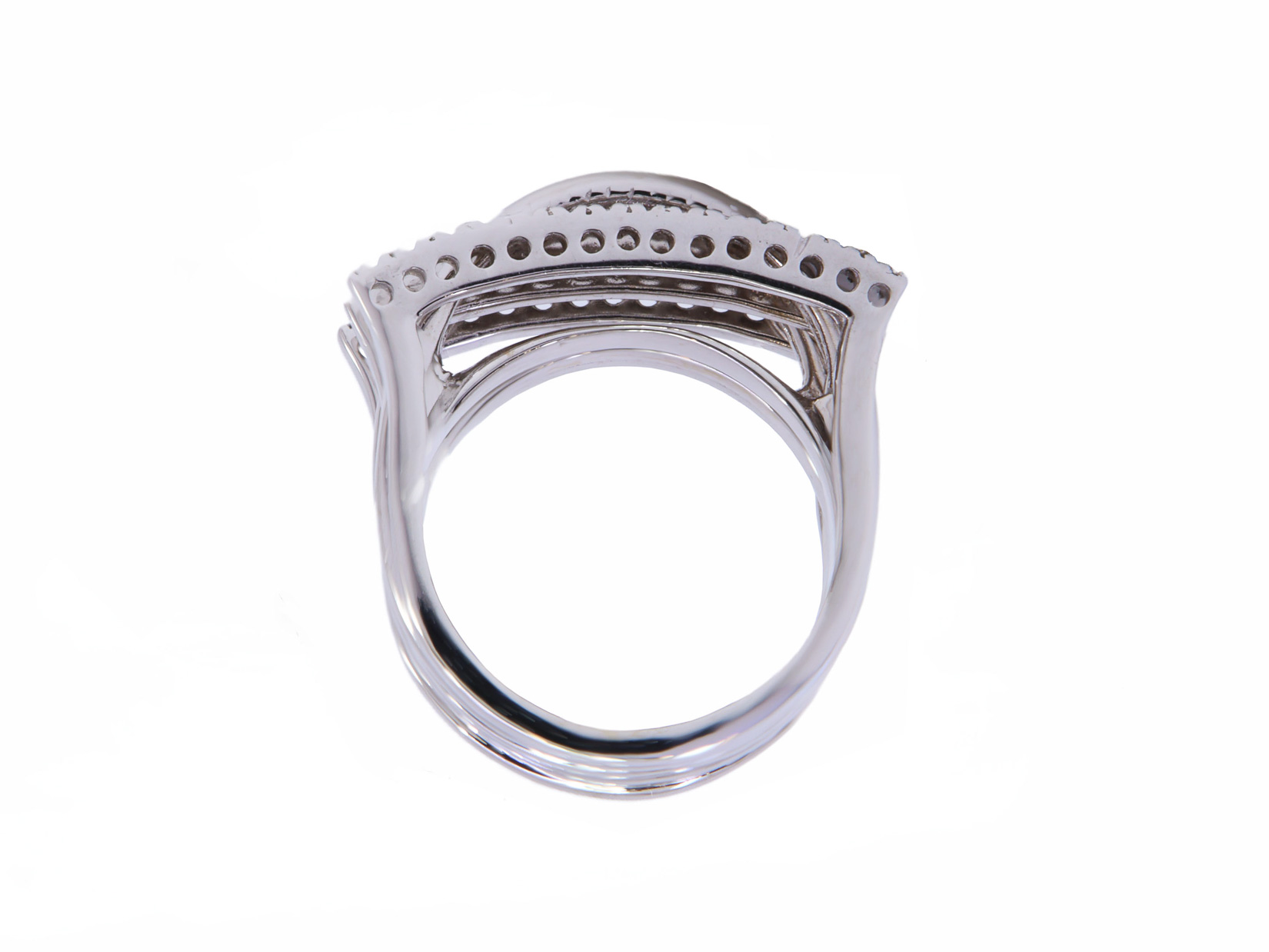 Anello - Brillanti 30ct. G-VS1, oro 18kt. peso totale 11,8gr