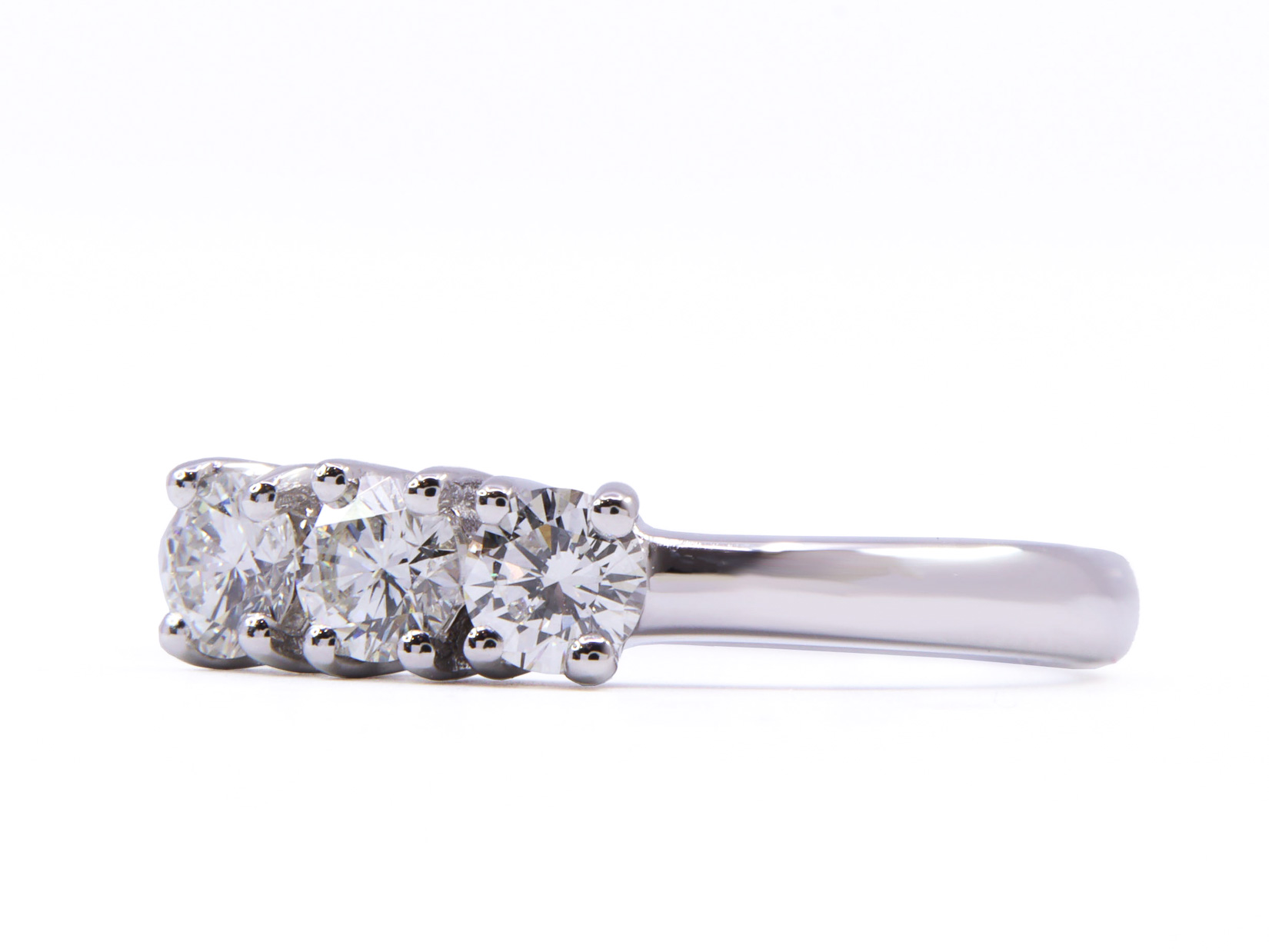 Anello trilogy in oro bianco 18Kt grammi 3,7