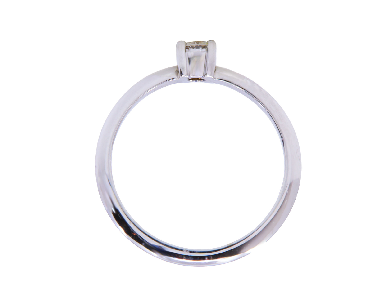 Anello in oro bianco a titolo 750/°°° di grammi 2.60 con un diamante naturale di ct 0.60 circa 