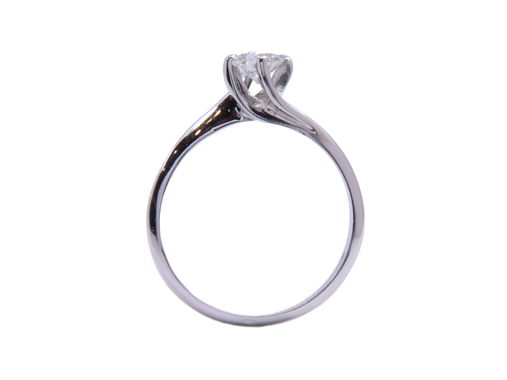 Anello in oro bianco a titolo 750/°°° di grammi 2.80 con un diamante naturale di carati 0.43
