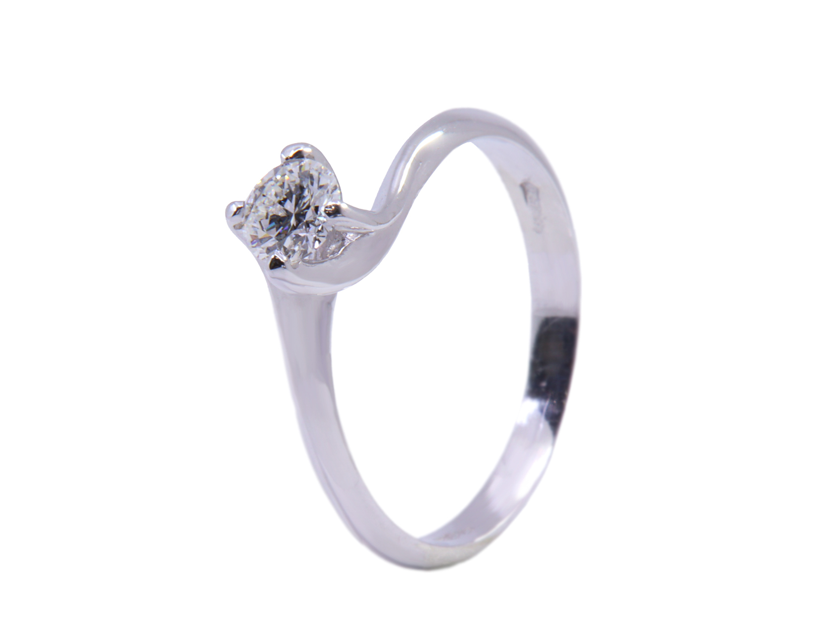 Anello in oro bianco a titolo 750/°°° di grammi 2.80 con un diamante naturale di carati 0.43