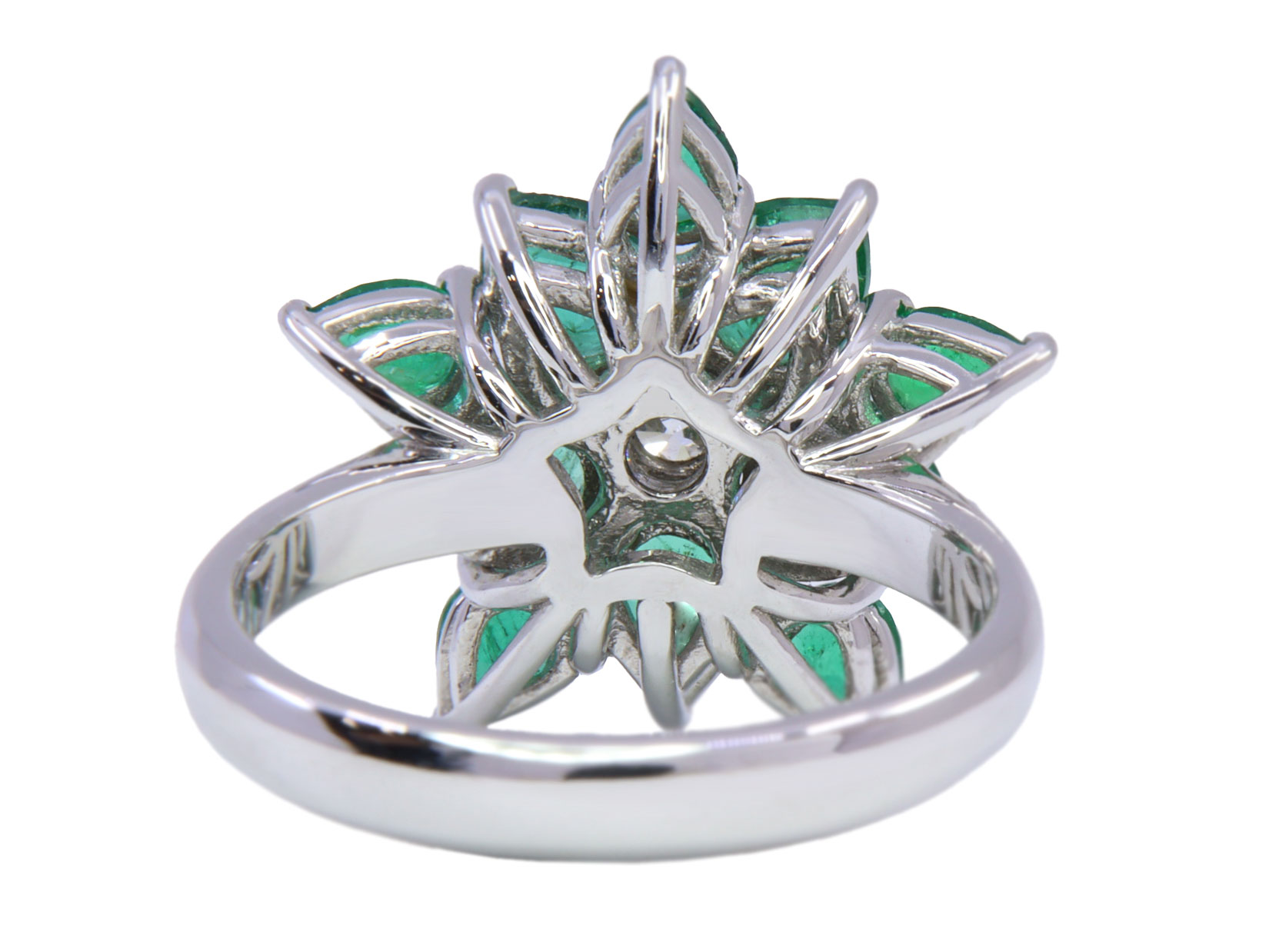 Anello in oro bianco 750/°°° di grammi 6.20 com smeraldi ct 2.18 e diamante ct 0.18 F/G vs1