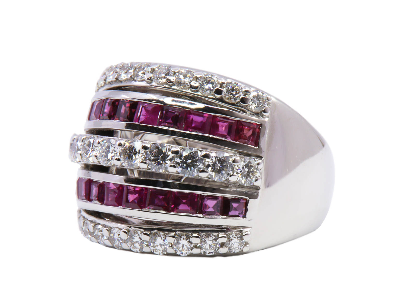 Anello in oro bianco 750/°°° di grammi 14.20 con rubini ct 1.72 e diamanti ct 1.28 