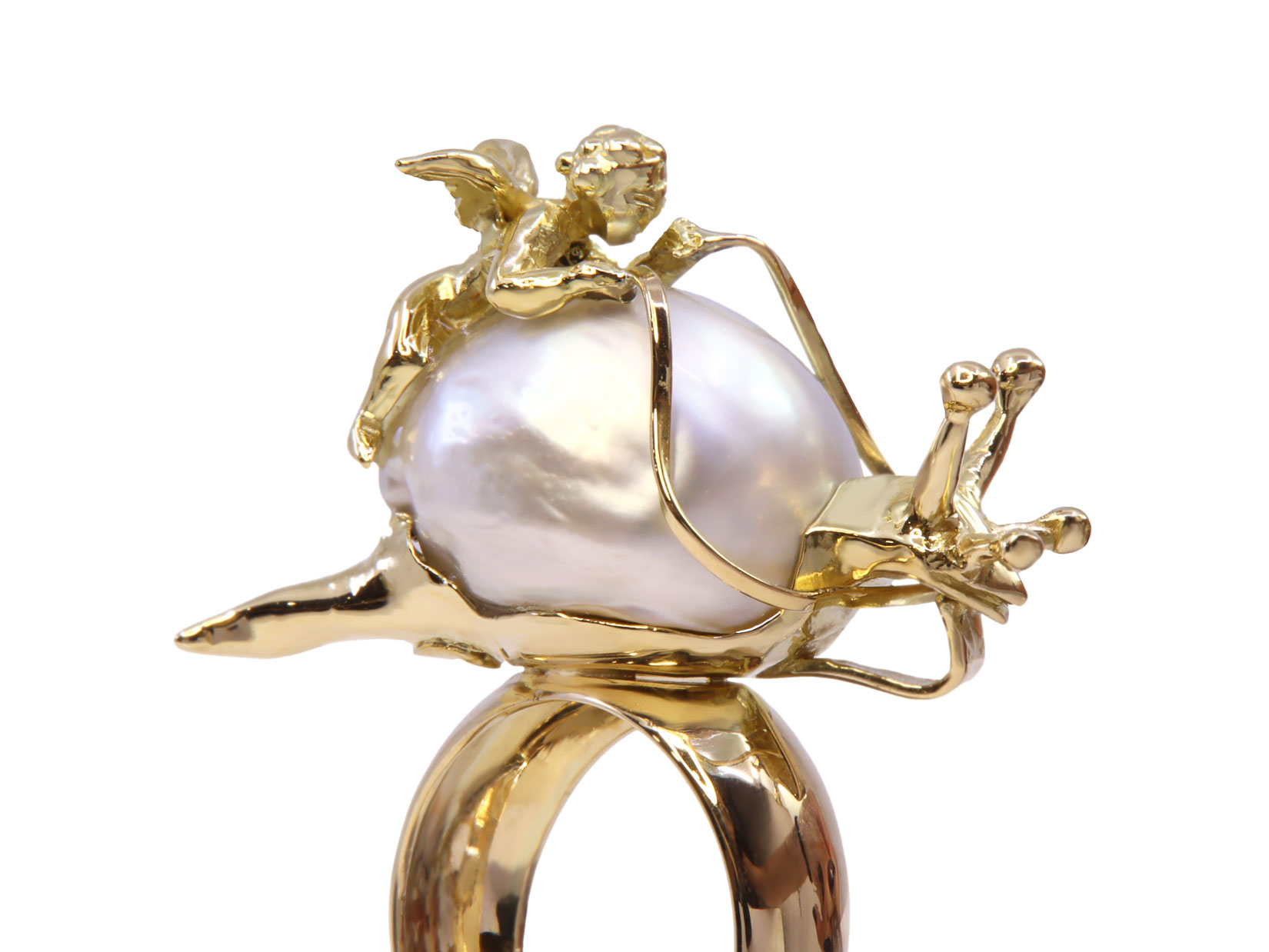 Anello in oro giallo con una perla coltivata australiana  a titolo 750/°°° di grammi complessivi di 21.50