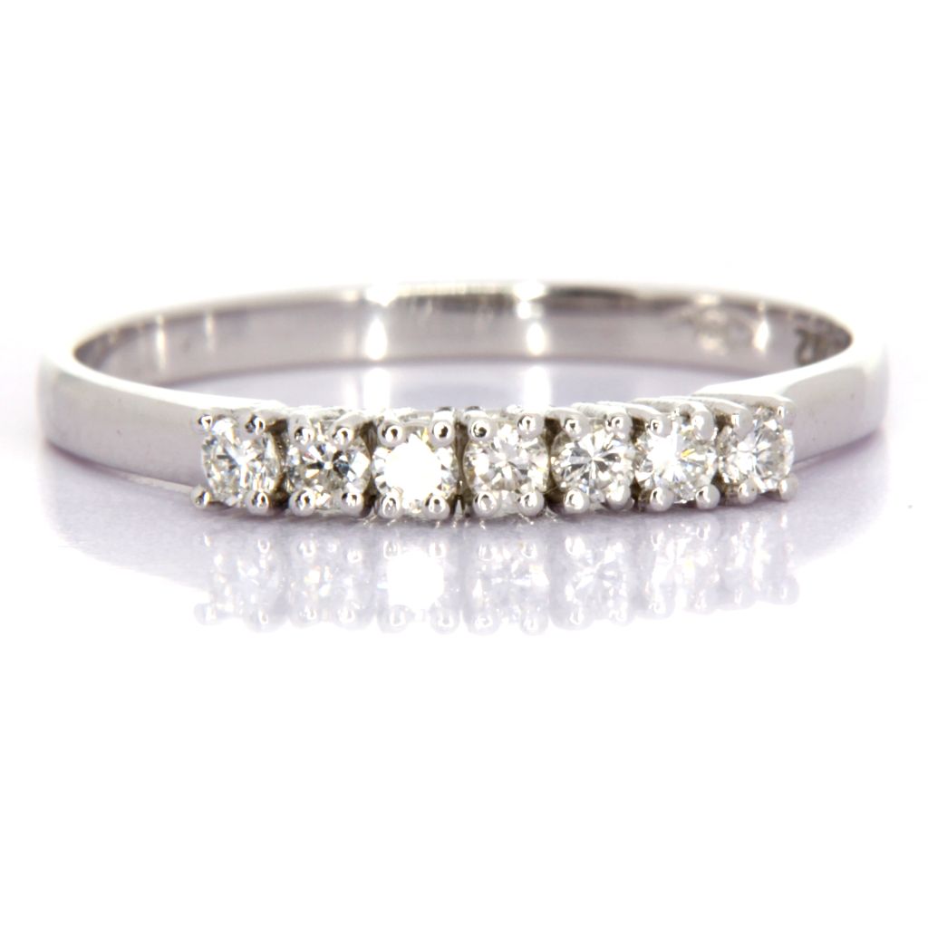 Anello in oro bianco 18 kt. di gr. 1,80 con 7 Brillanti naturali per tot. 0,44 ct, colore G, purezza VS