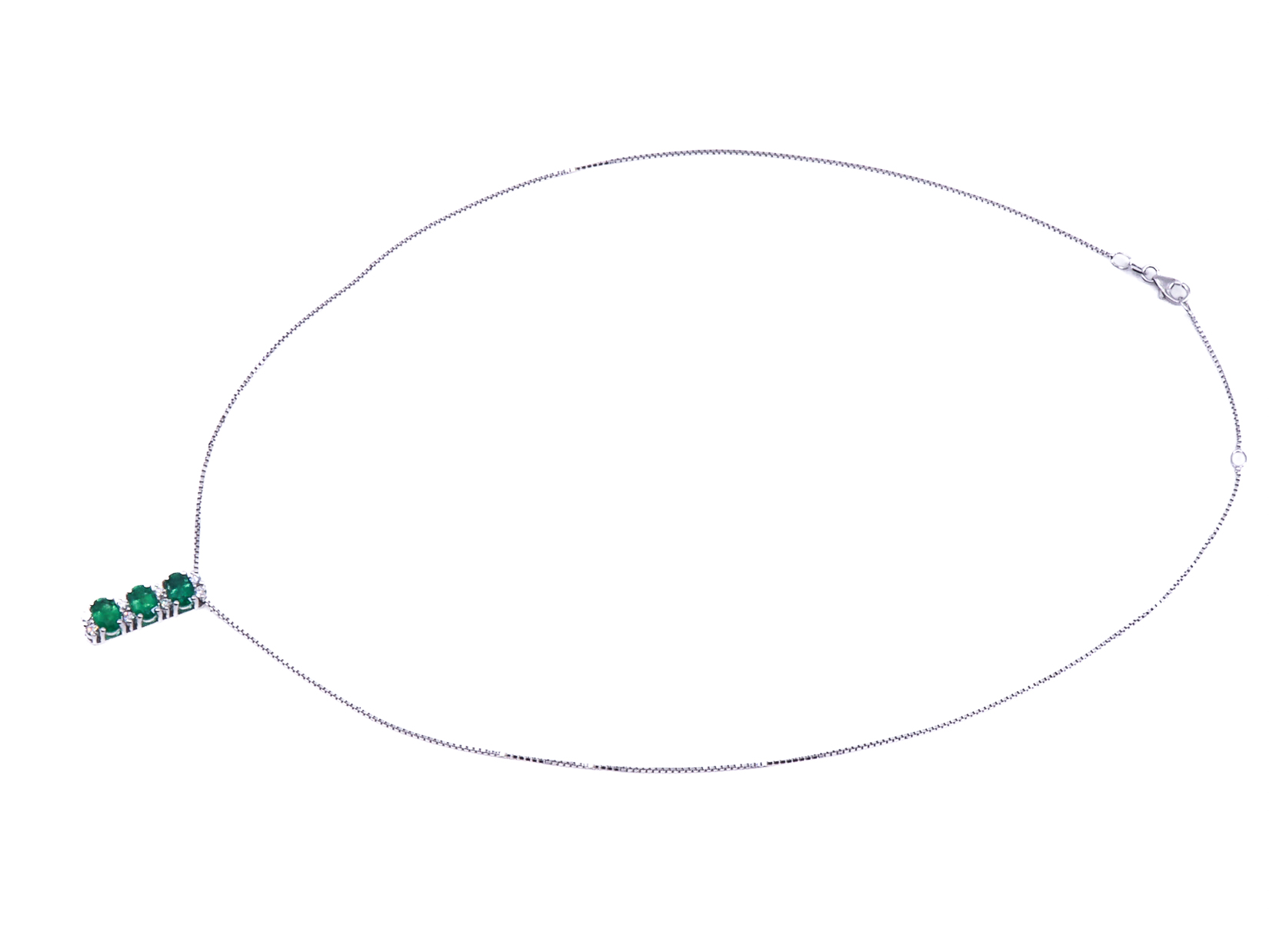 Collana in oro bianco 18 kt. di gr. 4,8 con 3 smeraldi e brillanti