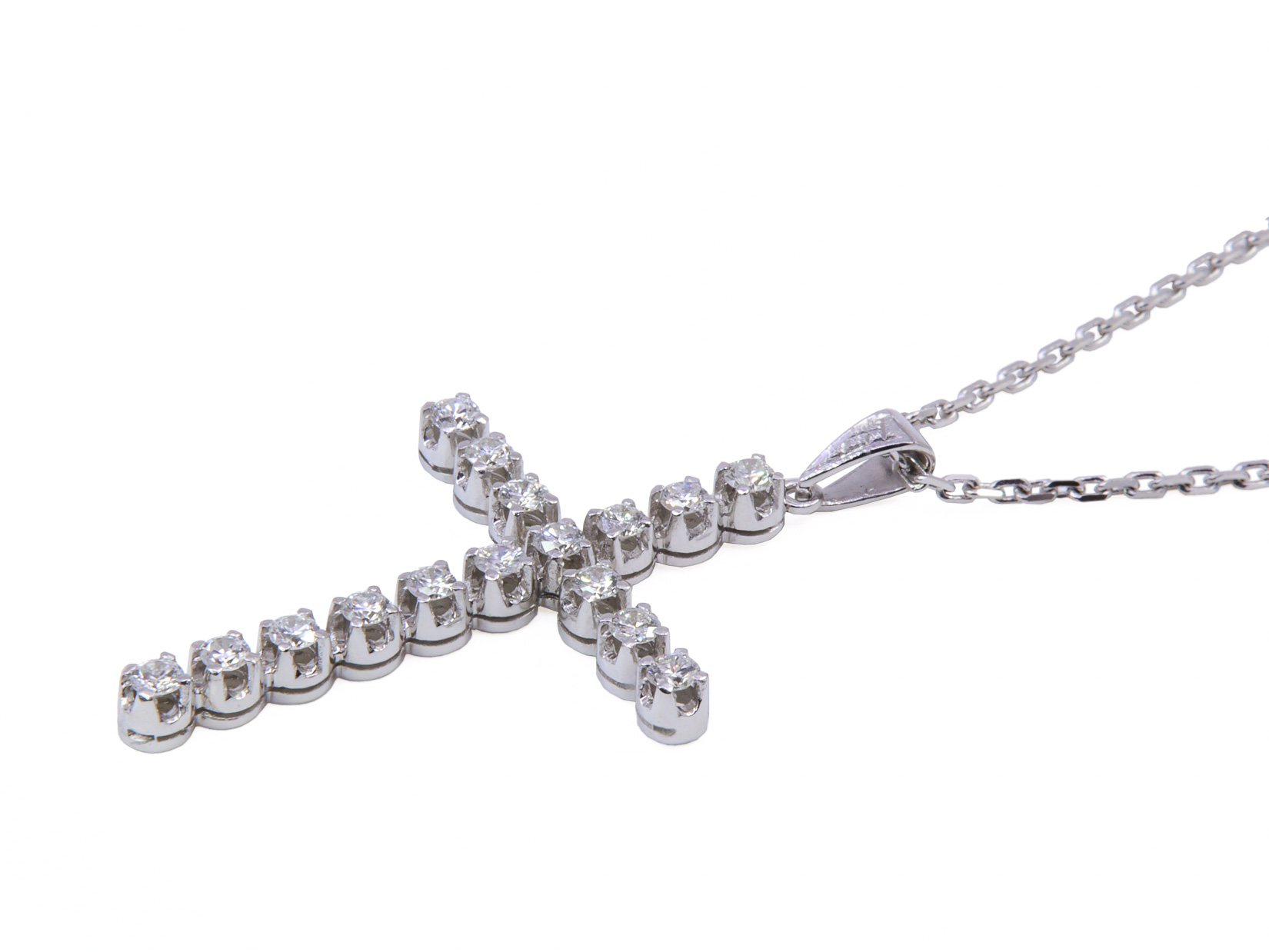 Collana con croce in oro bianco a titolo 750/°°° di grammi 9.00 con dei piccoli diamantini naturali