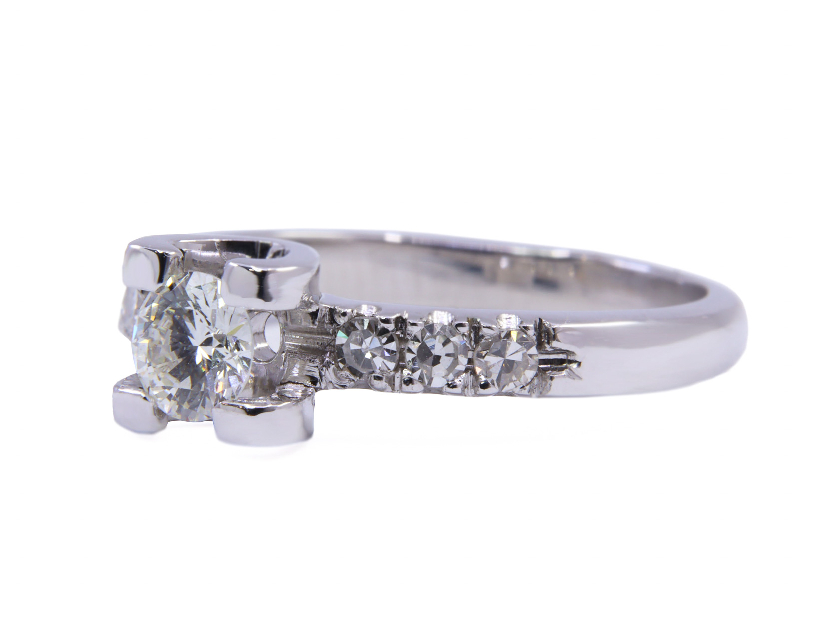 Anello con solitario circa ct. 0.60 in oro bianco 18kt  gr.  4,10 