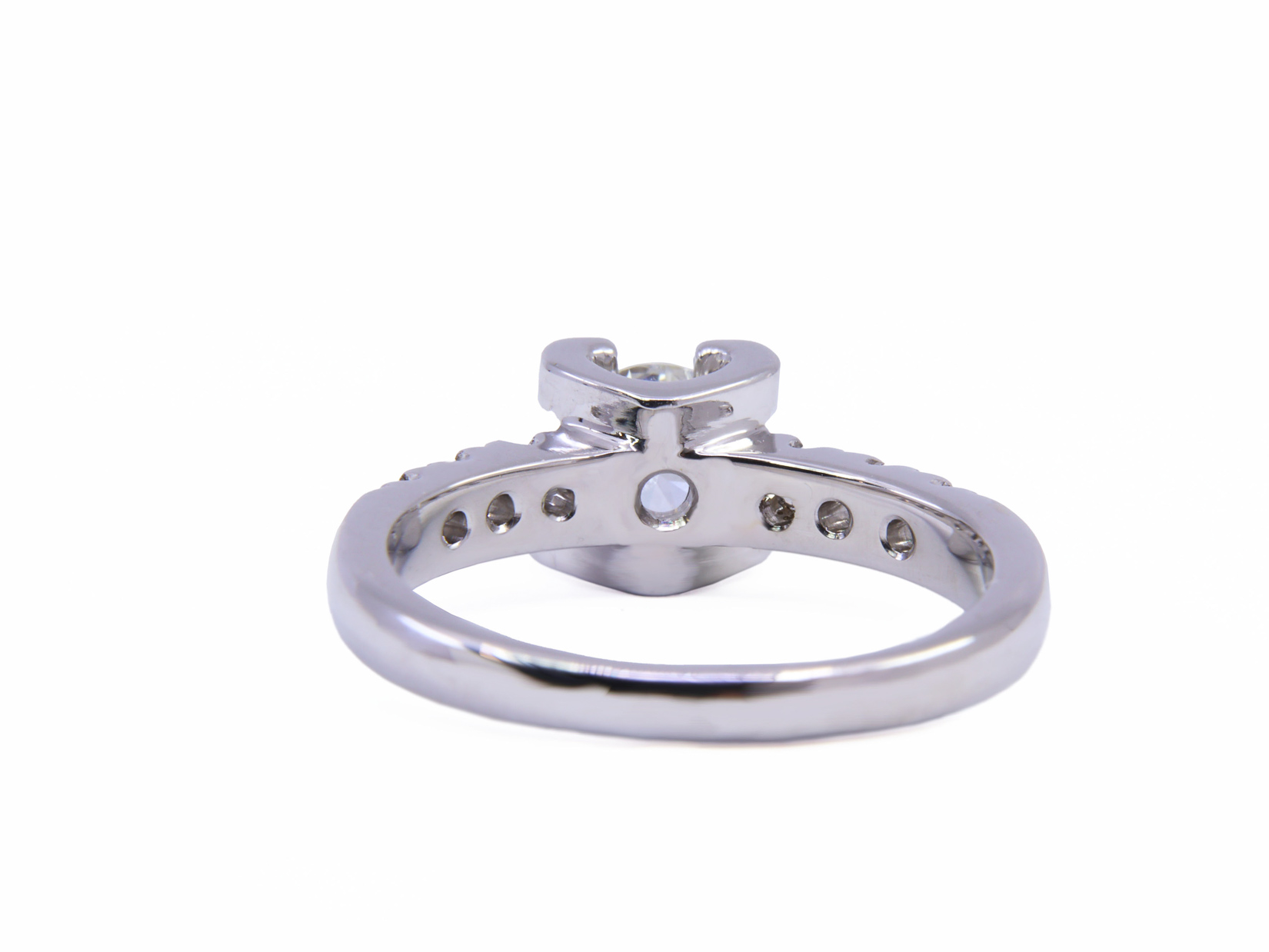 Anello con solitario circa ct. 0.60 in oro bianco 18kt  gr.  4,10 