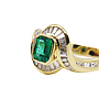 Anello in oro giallo 18 carati  di grammi 8.20 con uno smeraldo e dei piccoli diamantini